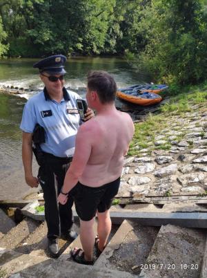 FOTO: Kontroly vodáků na řece Moravě